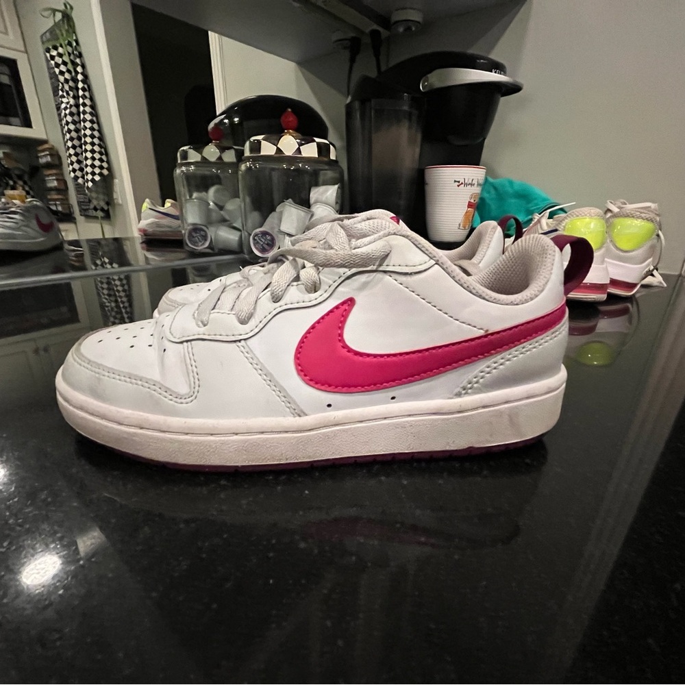 grey and pink nike dunk, size 4 youth